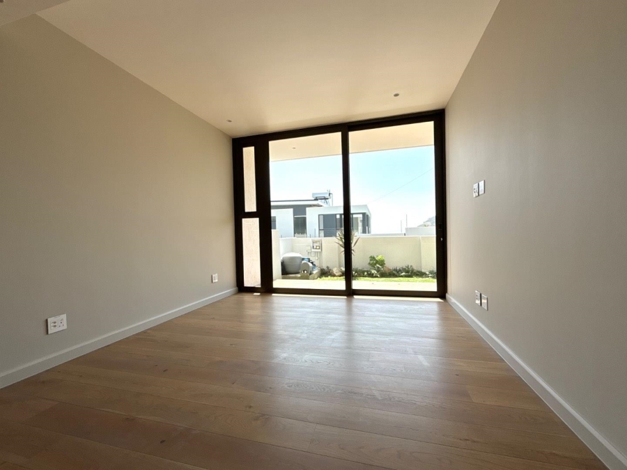 3 Bedroom Property for Sale in Fresnaye Western Cape